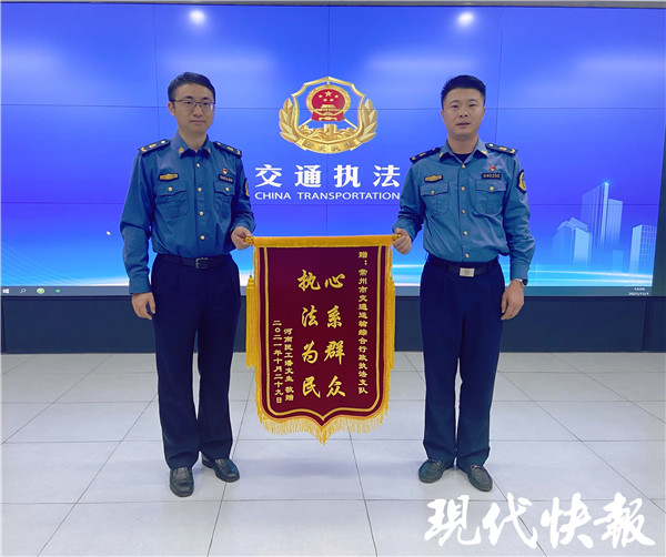 打了26.8元的车却付了268元，网约车司机拒还