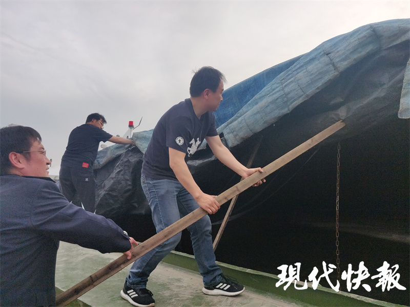 货船昼伏夜出,一查竟是“隐形”采砂船