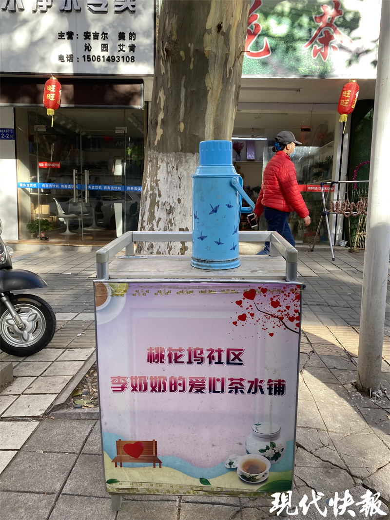 31年不打烊！镇江90岁“茶水奶奶”供应爱心茶水，如今女儿接力