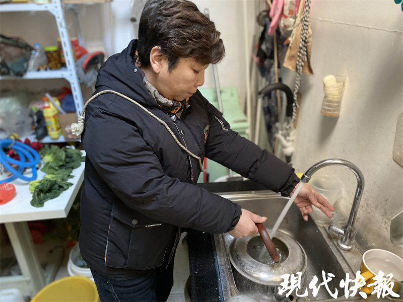 31年不打烊！镇江90岁“茶水奶奶”供应爱心茶水，如今女儿接力