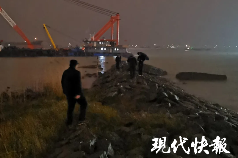 小伙打110给母亲留“遗言”,民警江边苦劝1小时