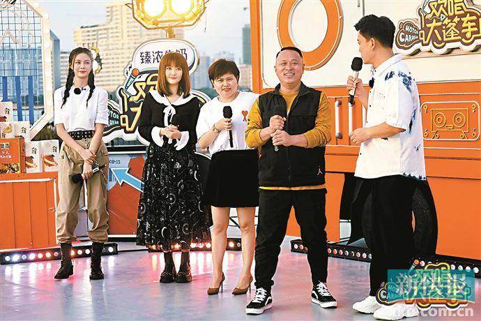 《欢唱大篷车》到海口 金海心与新一代闯海人欢唱