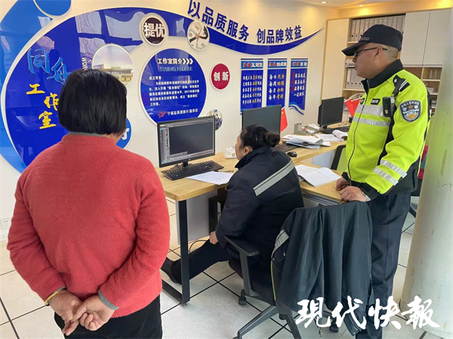 这也能忘?丈母娘服务区去了趟厕所,女婿竟把车开跑了