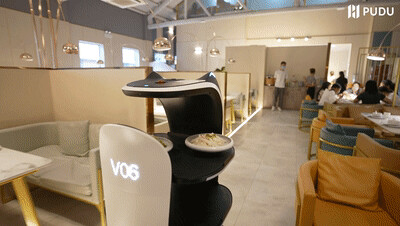 普渡机器人“贝拉”强势入驻集膳斑斓，助力餐厅服务智慧升级