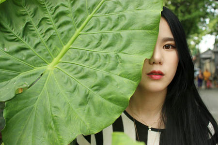 生活是一场独角戏,我们痛恨的嫉妒的恐惧的都是另一个自己