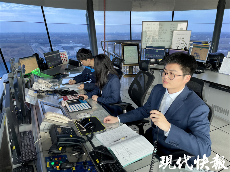 春运首日,扬泰机场“空中指挥家”保障回家路