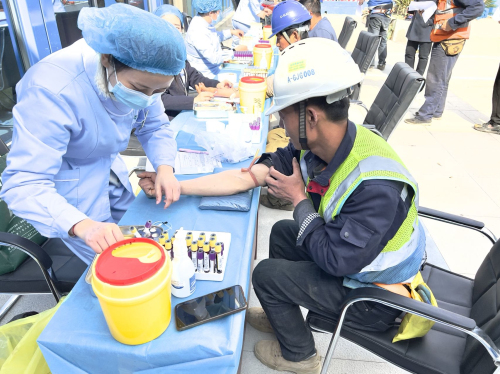 关爱农民工 健康工程行——小米集团华东总部项目组织工友体检活动