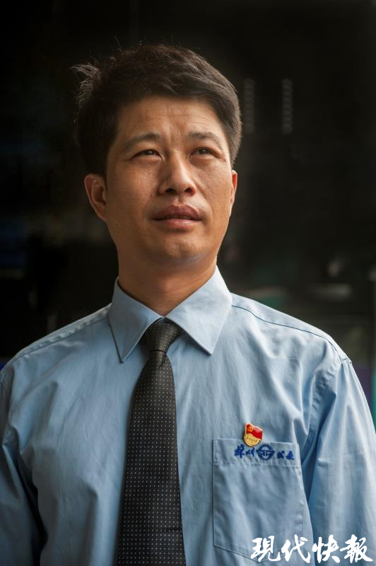雷锋画像贴车上，苏州这名公交司机荣获江苏省“岗位学雷锋标兵”