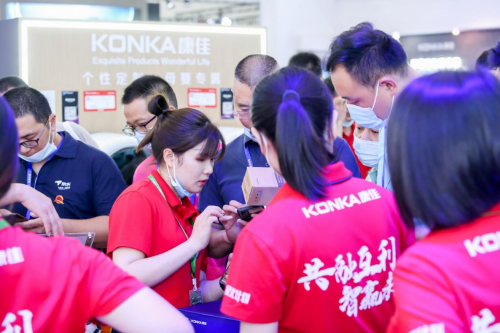 突破“信息茧房” 拉平城乡鸿沟 旋转智慧屏发力产品新赛点