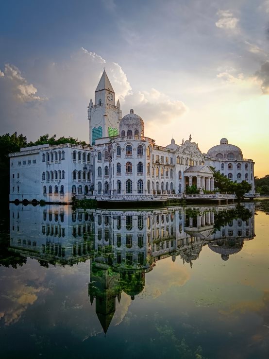 94.4%屏占比带来极致屏幕体验 1899元起      X20首销引发抢购潮