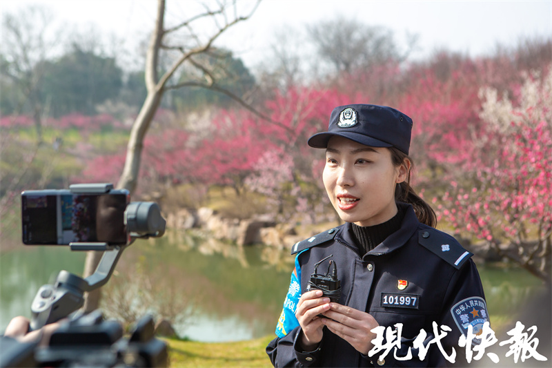 扬州旅游警察带大别山的孩子们“云游”瘦西湖
