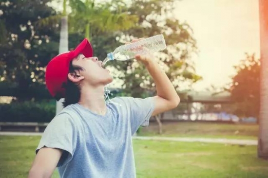 夏季留意这三条 要不然难过伤肝伤容貌