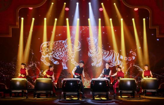 “欢乐春节”云端文艺盛典上演 中国元素新演绎