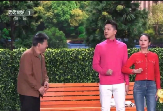 颖儿春晚小品被指没有正脸 当事人晒图回应