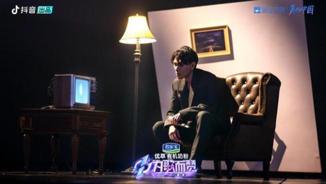 《为歌而赞》   二季上线 王嘉尔演绎出道至今历程 郁可唯翻唱引争议？