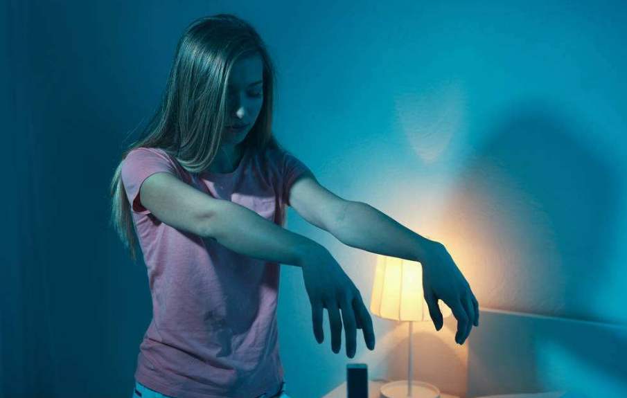 梦游的人要不要叫醒?梦游产生的原因是什么？