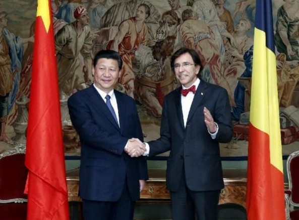          同比利时首相举行会谈 参观沃尔沃公司