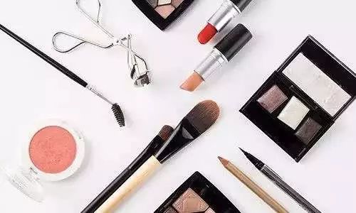 如何才能挑出安全的化妆品？