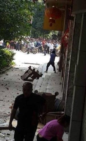 云南景洪村民打砸宾馆事件 警方开枪示警打伤5人(图)