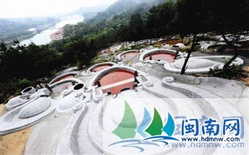 泉州清源山违建墓群 幕后交易调查