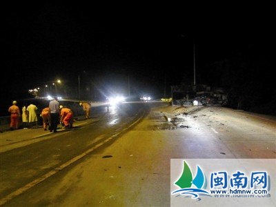 一车90后 深夜南安遇车祸2死3伤