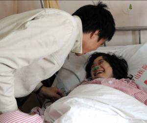 20小时未见她紧紧抱住丈夫