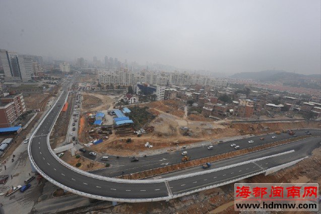 路平灯亮 细微处见城市美