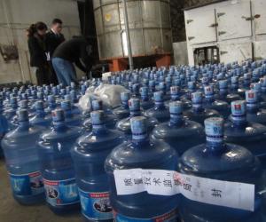 市质监局节前食品大检查 600多瓶桶装水疑造假