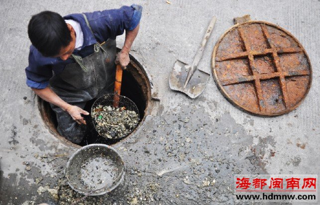 管道清淤工 城市“穿山甲”