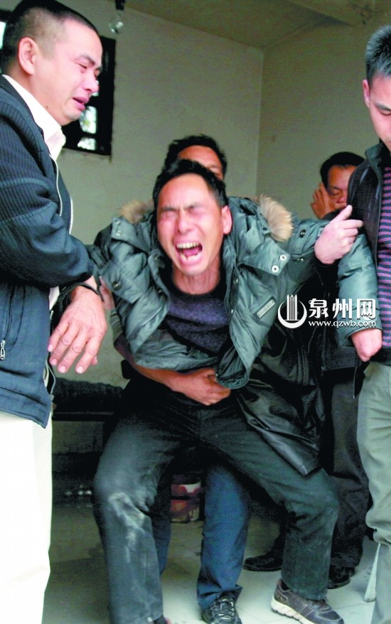 马跳隧道 12车连撞