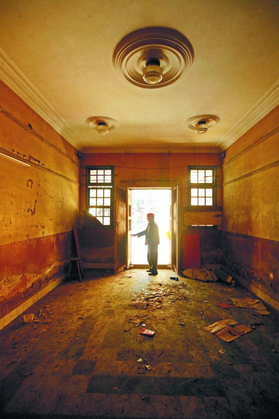 “鬼屋”传说 各种版本均穿凿附会