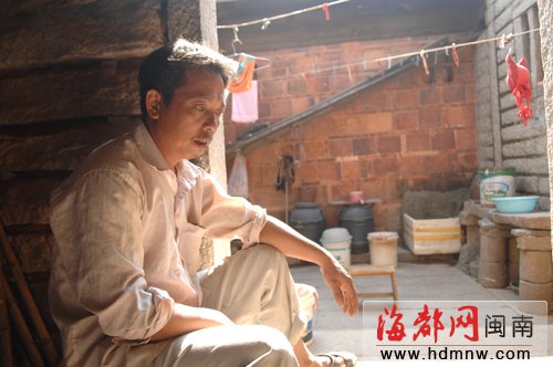 神秘“鱼雷”岸边沉睡1年?