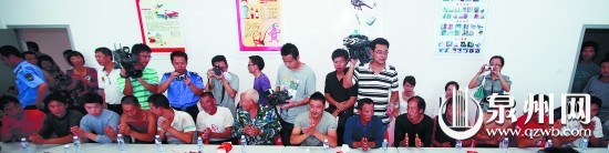 霞浦副县长给石狮救人渔民鞠躬
